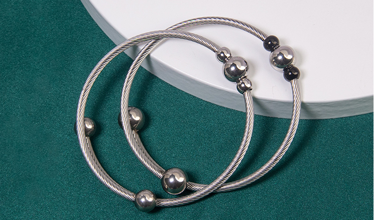 The Resilience of Style: Stainless Steel Chain Jewelry Supply